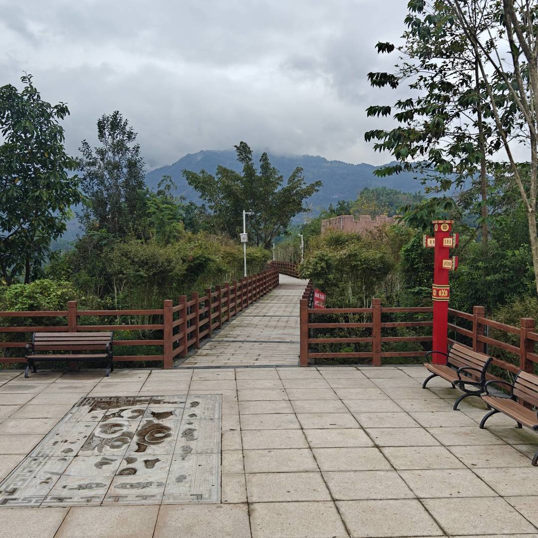 马边炮台山公园：新修环山步道嵌进彝乡翠岭间