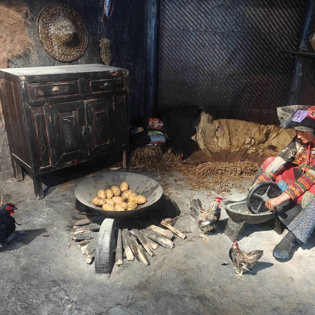 彝乡旧居烟火：火塘旁的日常时光