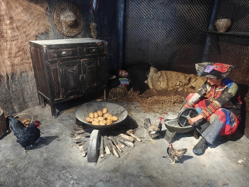 彝乡旧居烟火：火塘旁的日常时光