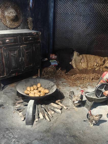 彝乡旧居烟火:火塘旁的日常时光