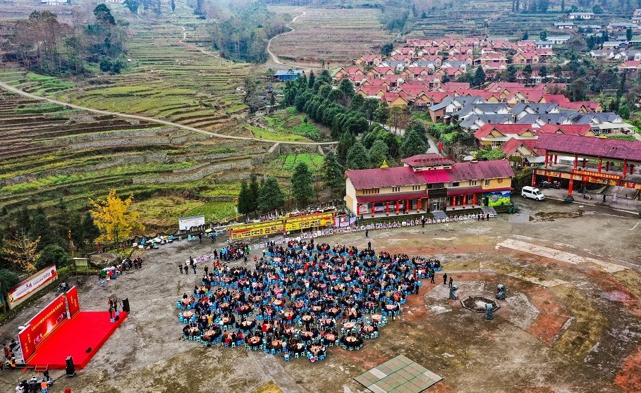 马边彝寨彝族年全景5.png