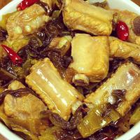 腊肉骨头炖什么更香？家常绝佳搭配+实操炖汤技巧