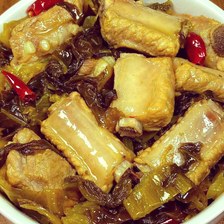 腊肉骨头炖什么更香？家常绝佳搭配+实操炖汤技巧