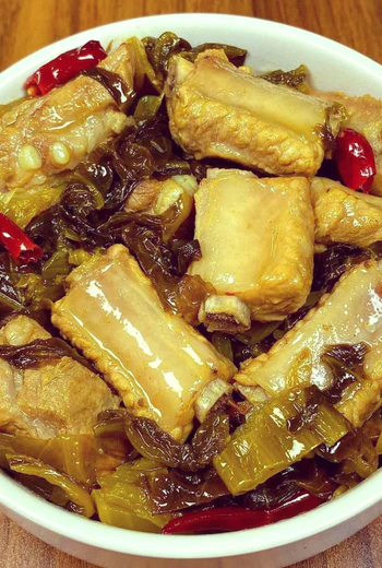 腊肉骨头炖什么更香？家常绝佳搭配+实操炖汤技巧
