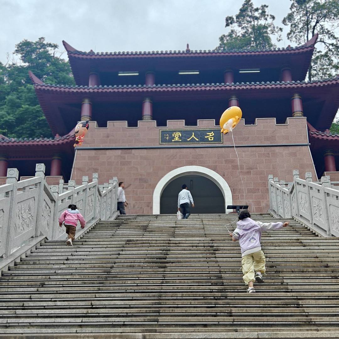 记忆香山门楼前｜炮台山里，独角兽小车载满彝乡周末的甜欢
