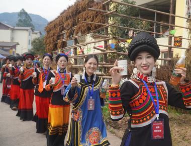 马边彝族民俗文化｜火把节彝族年传统节庆与彝绣银饰民间技艺全记录