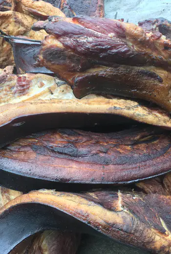 正宗马边腊肉怎么选？本地柴火熏制腊肉特点与选购避坑指南