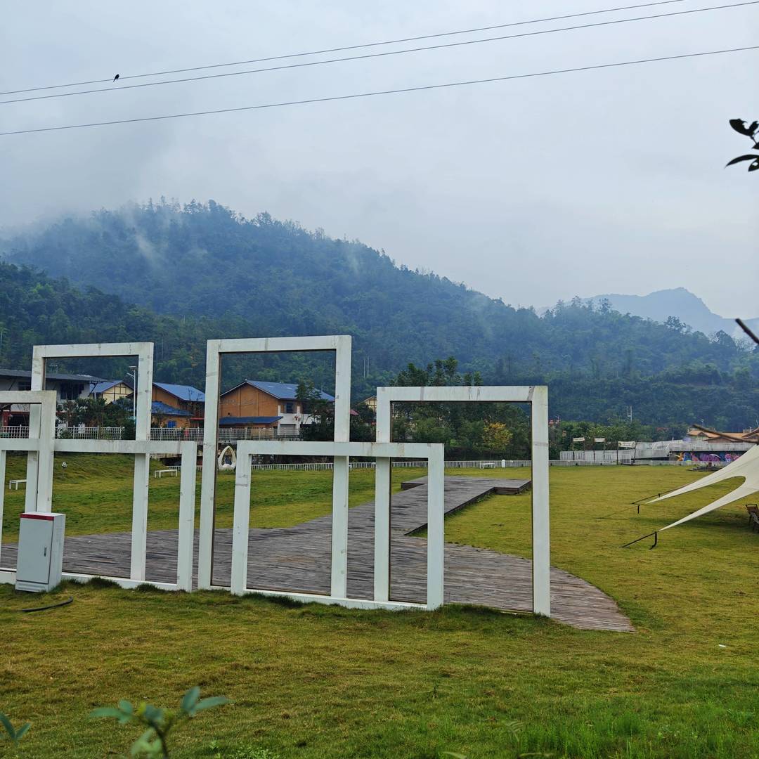雪口山云雾里：乡野间的现代休闲帧