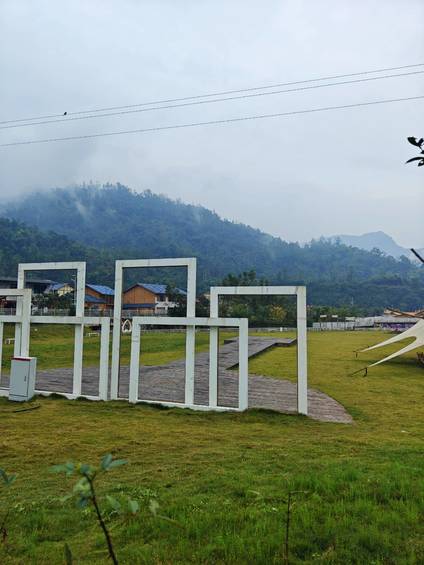 雪口山云雾里:乡野间的现代休闲帧