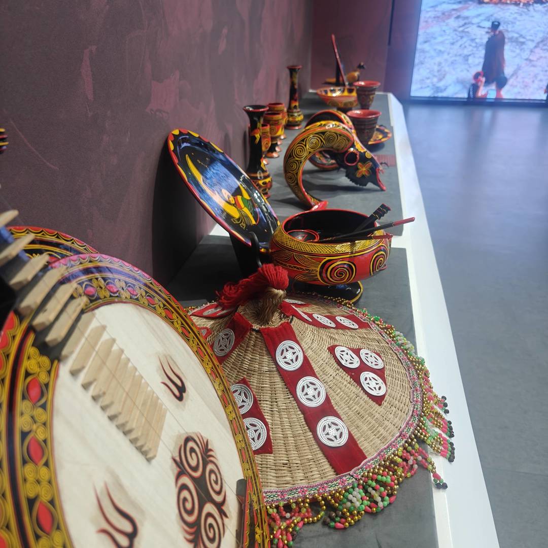 彝乡非遗展：漆彩纹章里的匠造温度