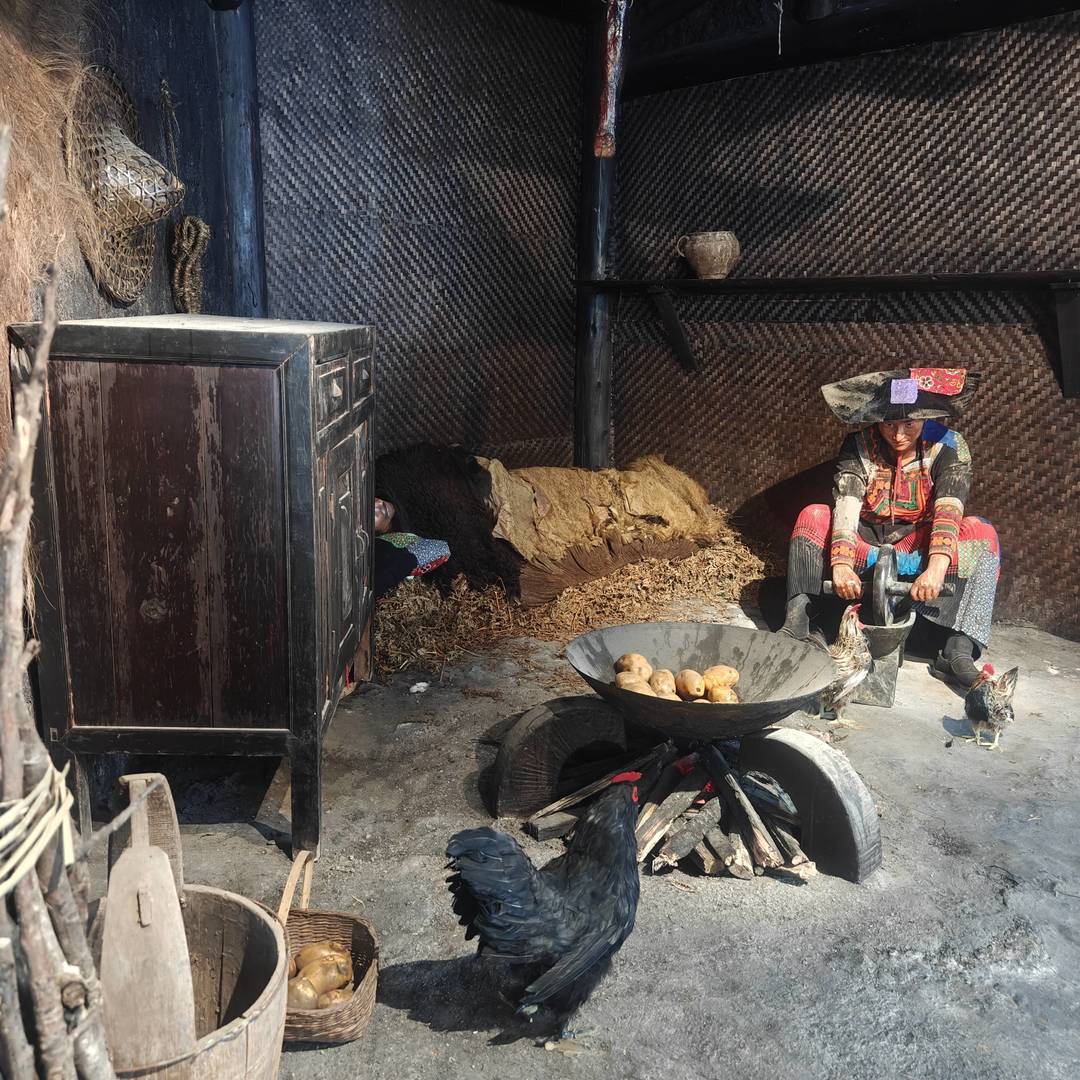 彝乡旧居烟火：火塘旁的日常时光