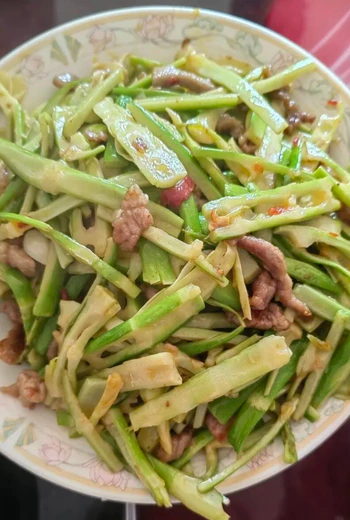马边本地鲜笋炒肉正宗做法 低脂鲜香家常下饭佳肴