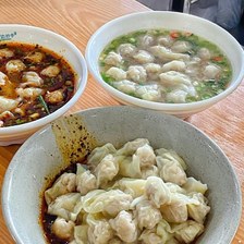 马边抄手：小凉山秘境中，一碗传承六十载的味觉瑰宝