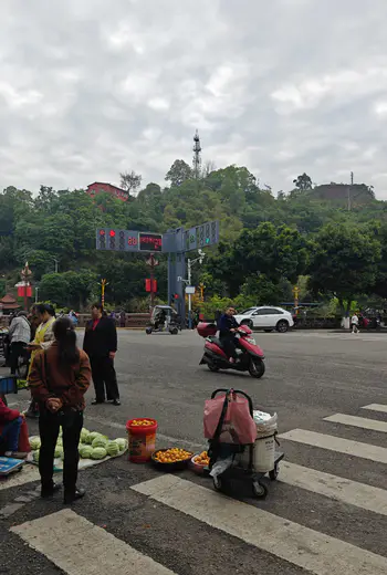 马边彝族自治县游玩购物全攻略｜彝绣体验、高山茶叶竹笋腊肉购买、火把节