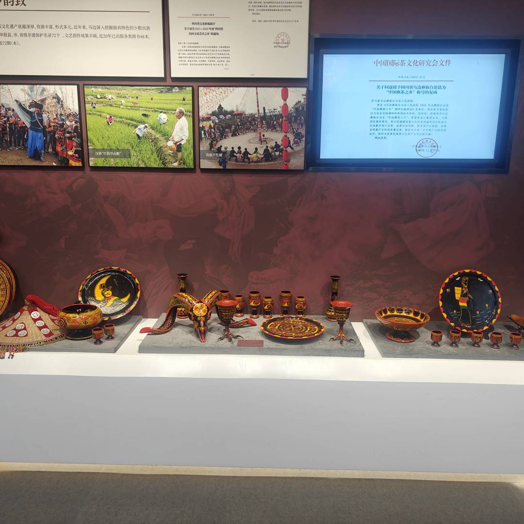 彝乡非遗展：漆彩纹章里的匠造温度