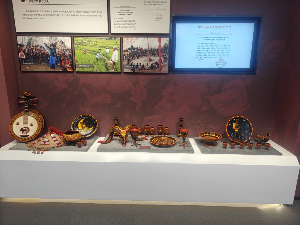 彝乡非遗展：漆彩纹章里的匠造温度