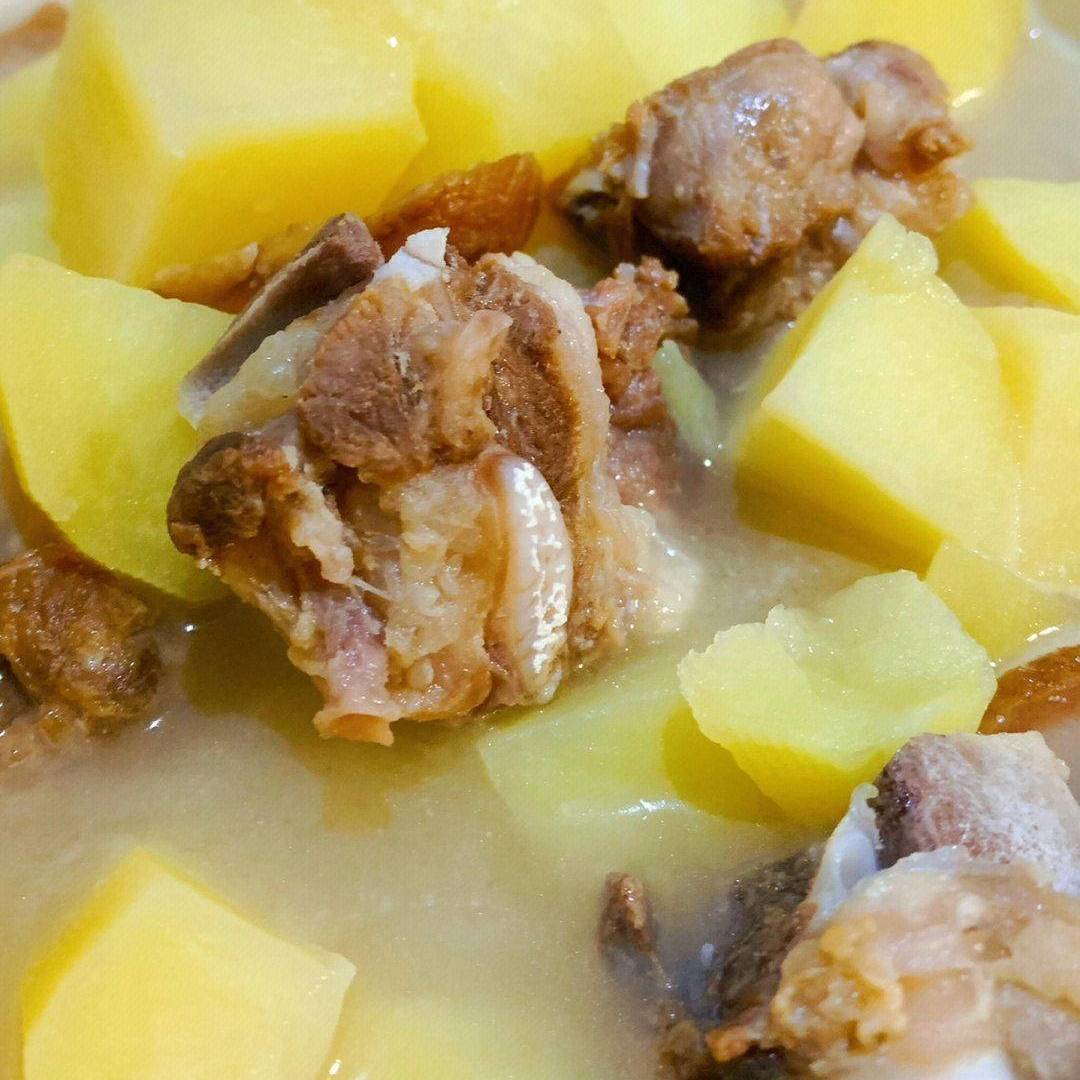 腊肉骨头炖土豆.jpg