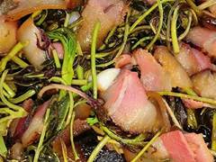 椿芽炒腊肉：藏在烟火里的春日情书