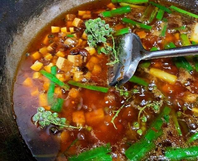 煮肉丢几粒青花椒增香.jpeg