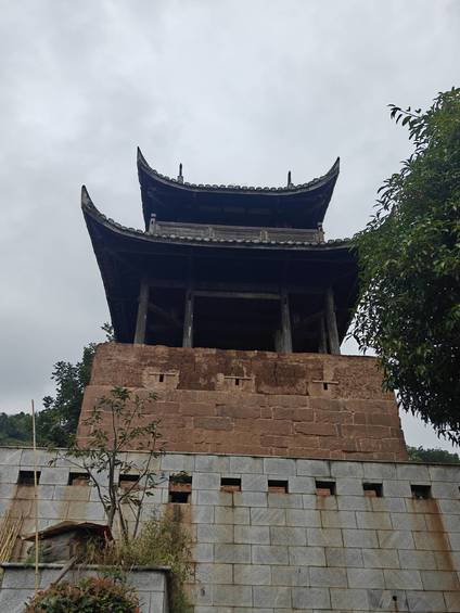 马边文物・靖氛碉：石碉门楣上的古刻与百年沧桑