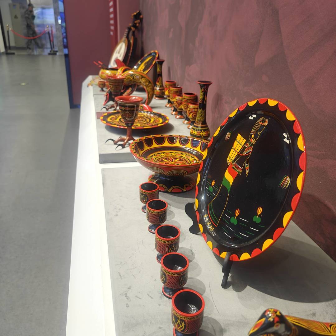 彝乡非遗展：漆彩纹章里的匠造温度