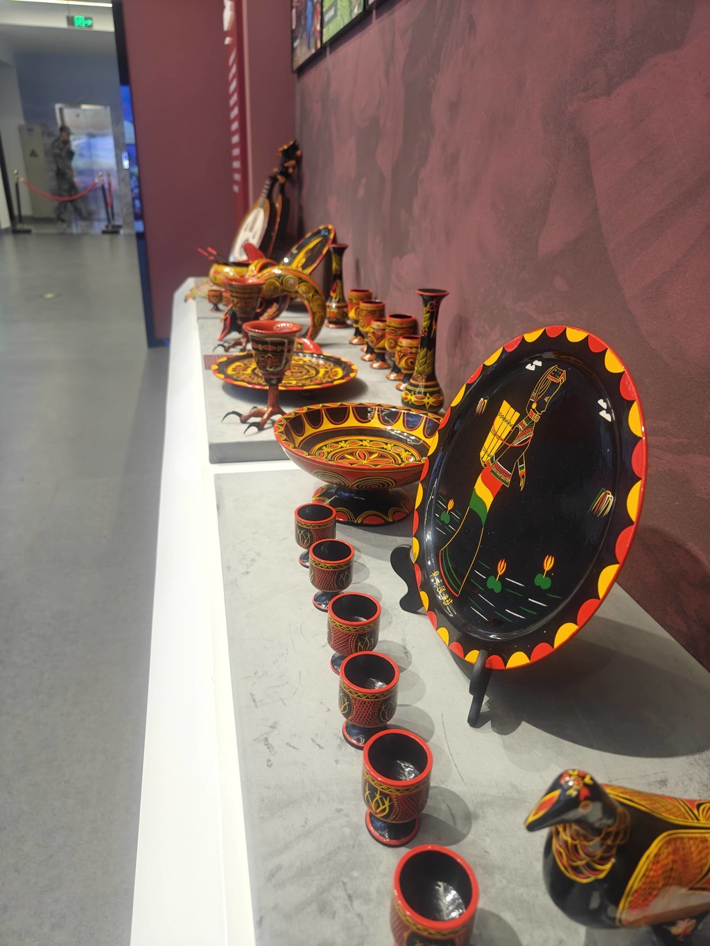 彝乡非遗展：漆彩纹章里的匠造温度