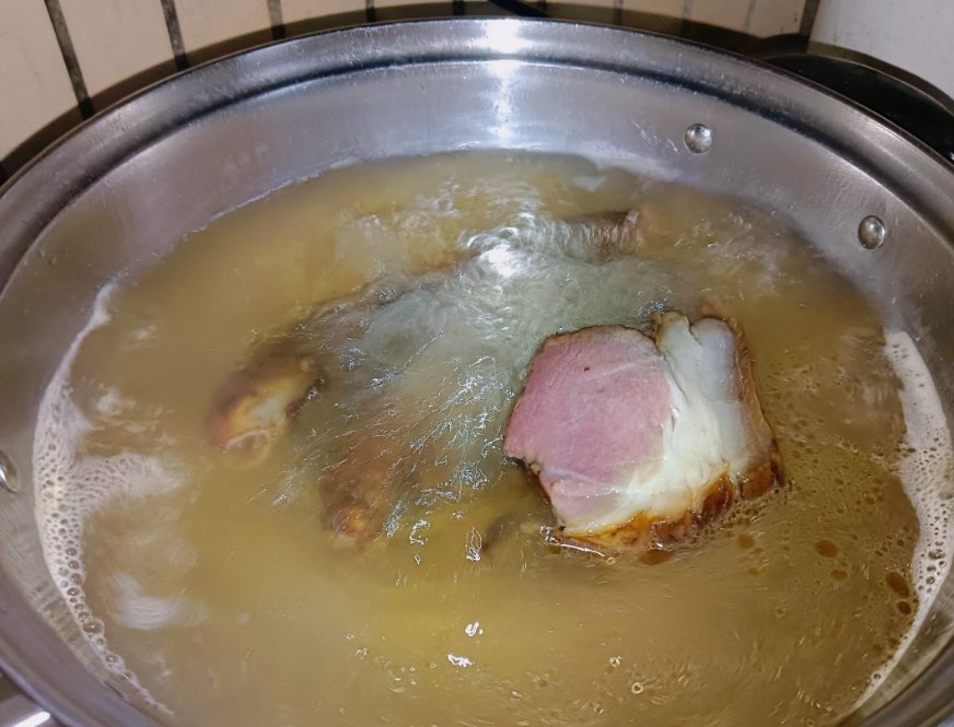 铁锅冷水煮整块黑腊肉.png
