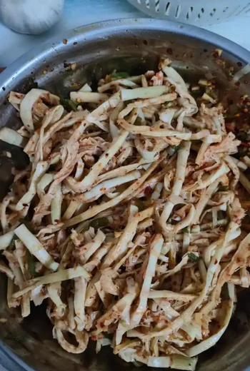 苦竹笋怎么凉拌好吃？正宗家常凉拌苦竹笋的正确做法与技巧