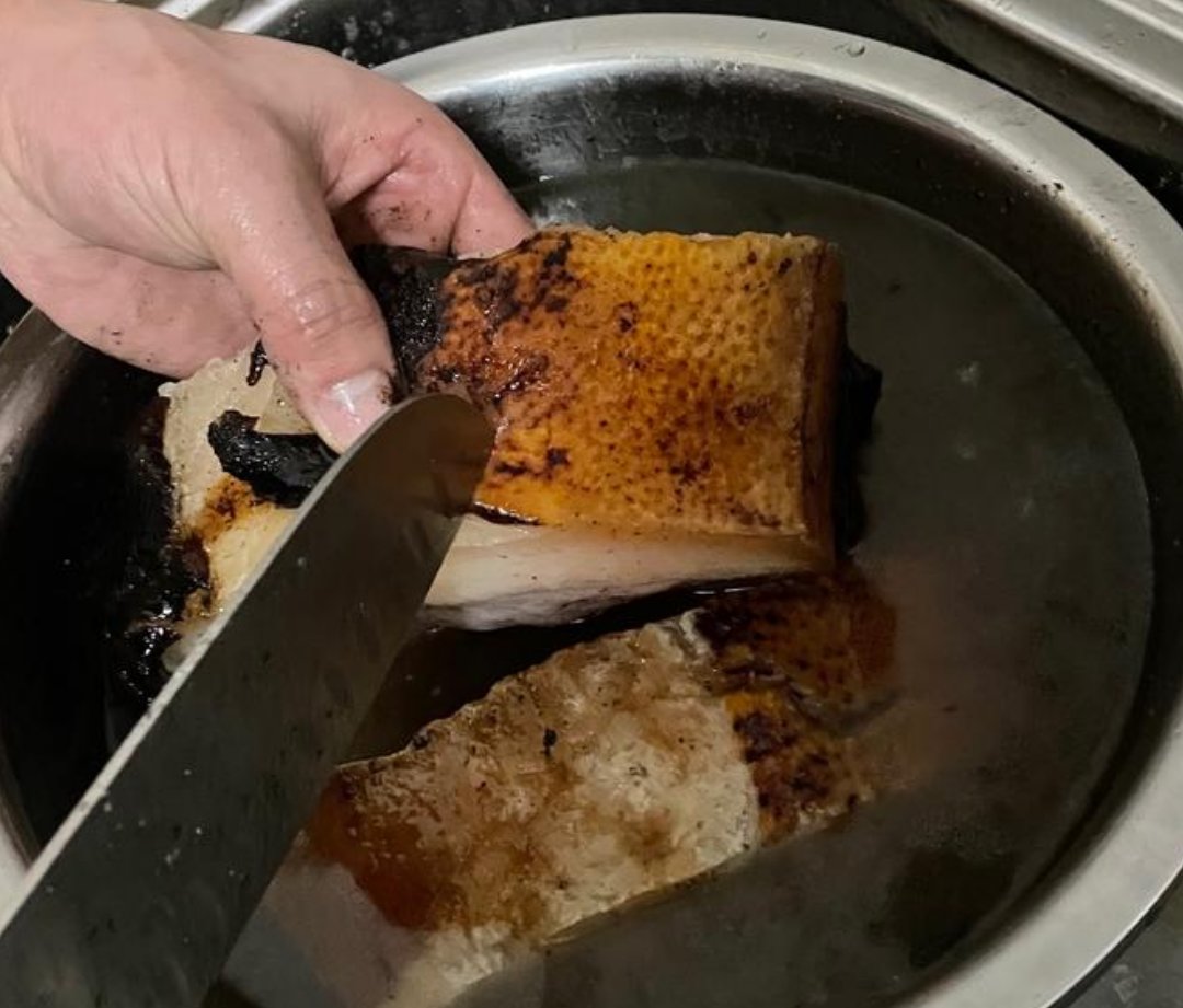 火塘悬挂烟熏老腊肉9.png
