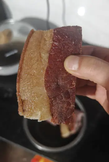 腊肉什么人不能吃？血压高血脂高痛风的人，尝味就好