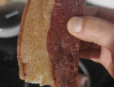 腊肉什么人不能吃？血压高血脂高痛风的人，尝味就好