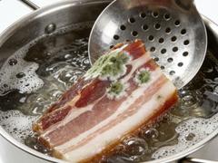 冰箱里久放的香肠腊肉还能吃吗？掌握这些轻松判断