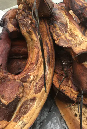 马边特产有哪些值得带？我从山里背回来的笋干、绿茶、腊肉和蜂蜜全在这篇了